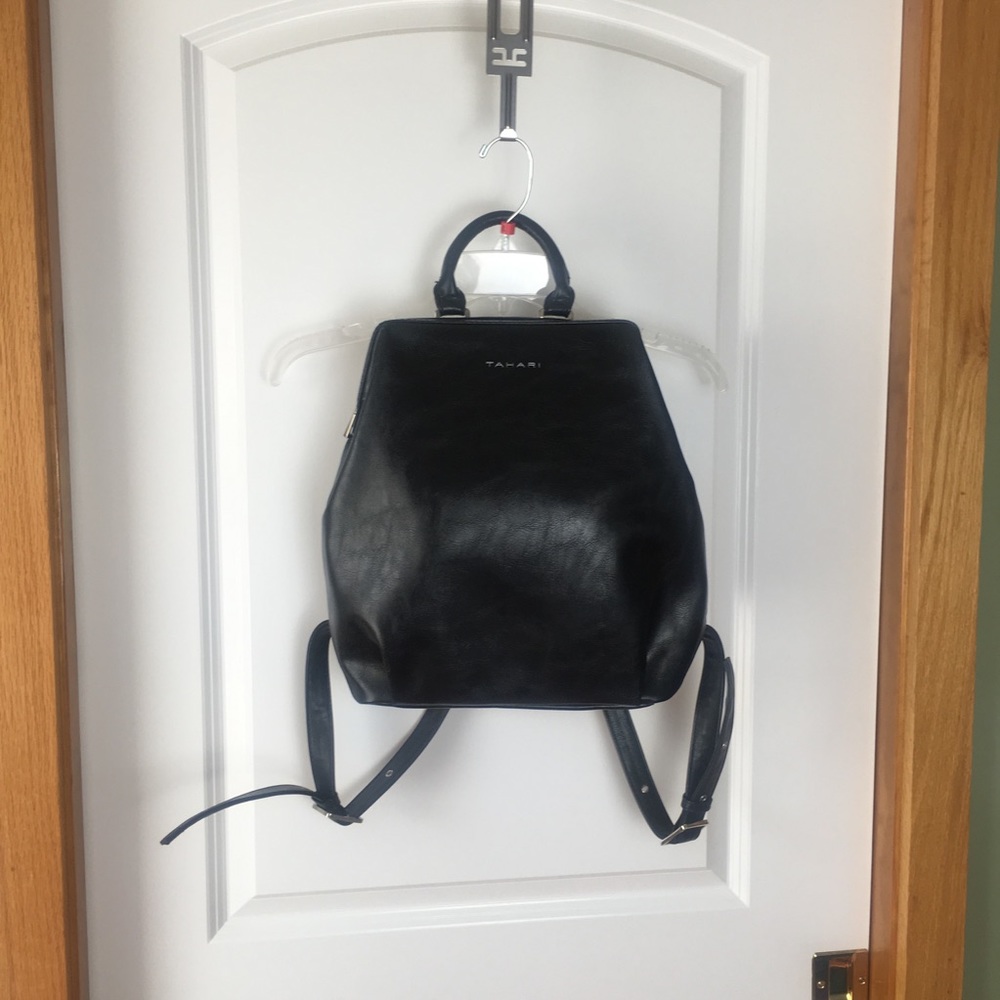 TAHARI  leather hand bag/ back pack  blk.